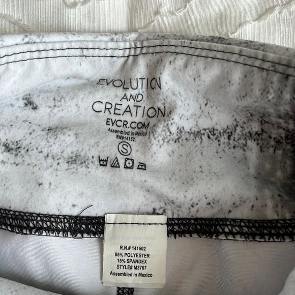 Assorted workout leggings bundle - Picture 11 of 13